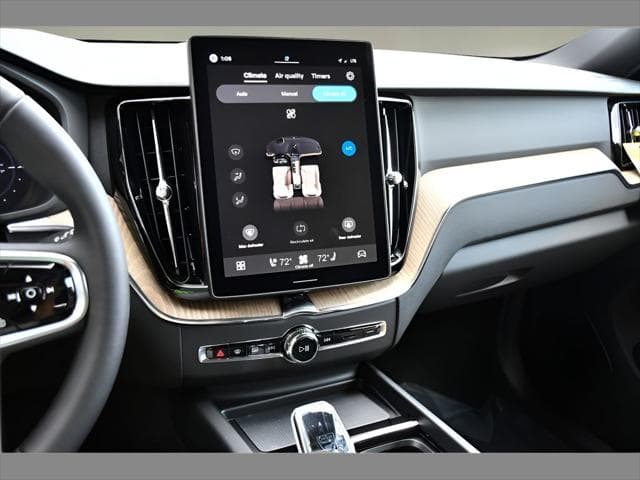 2026 Volvo XC60 Plug-In Hybrid SUV in Onyx Black Metallic thumbnail 15