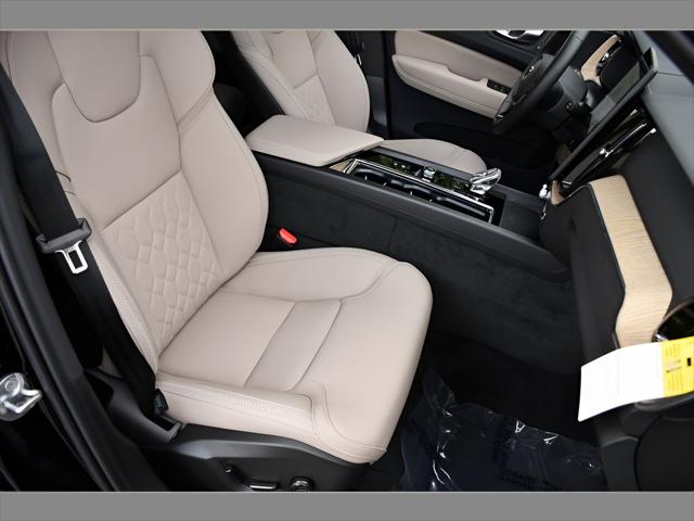 2026 Volvo XC60 Plug-In Hybrid SUV in Onyx Black Metallic thumbnail 28
