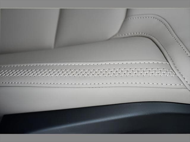 2026 Volvo XC60 Plug-In Hybrid SUV in Onyx Black Metallic thumbnail 30