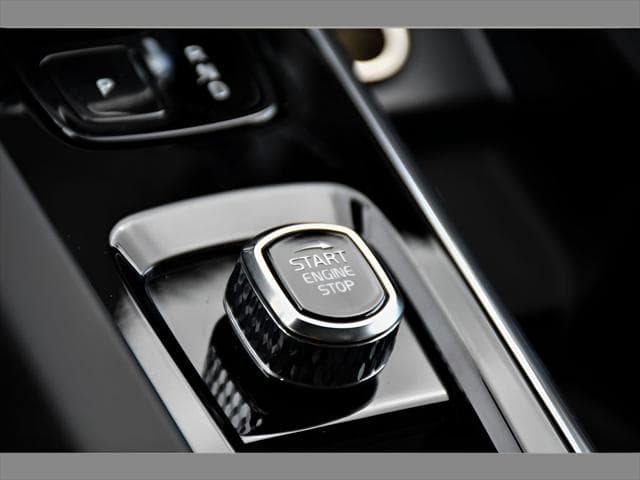 2026 Volvo XC60 Plug-In Hybrid SUV in Onyx Black Metallic thumbnail 34