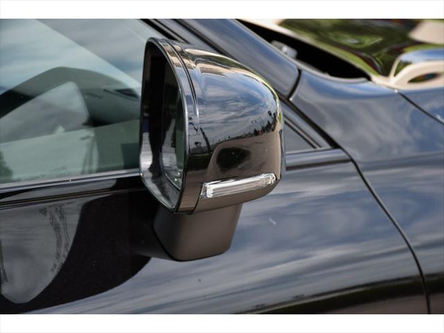 2026 Volvo XC60 Plug-In Hybrid SUV in Onyx Black Metallic thumbnail 30