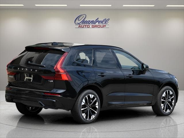2026 Volvo XC60 Plug-In Hybrid SUV in Onyx Black Metallic thumbnail 4