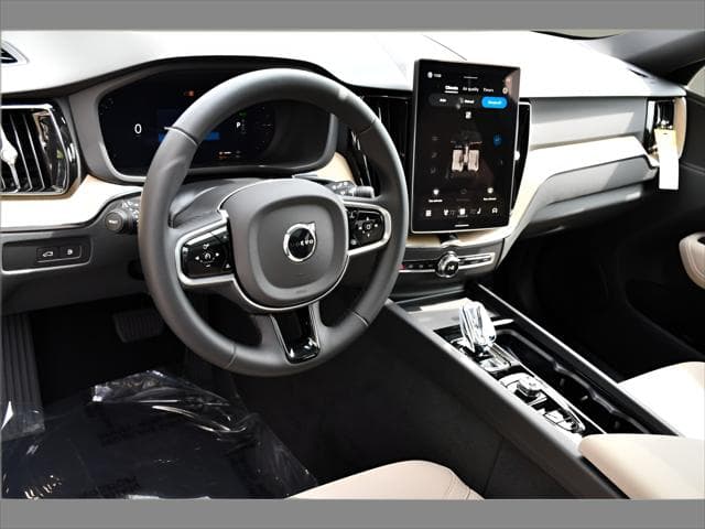 2026 Volvo XC60 Plug-In Hybrid SUV in Onyx Black Metallic thumbnail 12