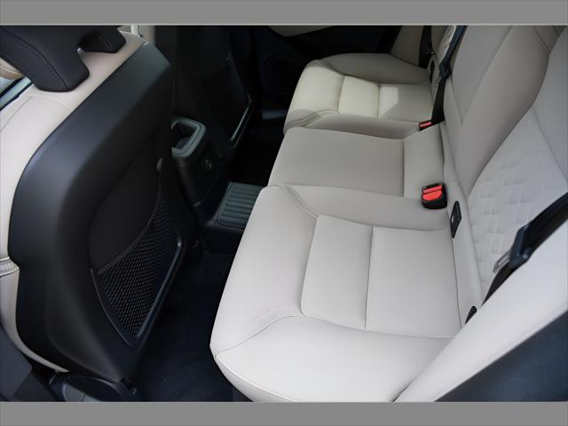 2026 Volvo XC60 Plug-In Hybrid SUV in Onyx Black Metallic thumbnail 15