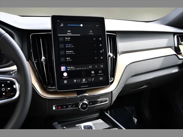 2026 Volvo XC60 Plug-In Hybrid SUV in Onyx Black Metallic thumbnail 18