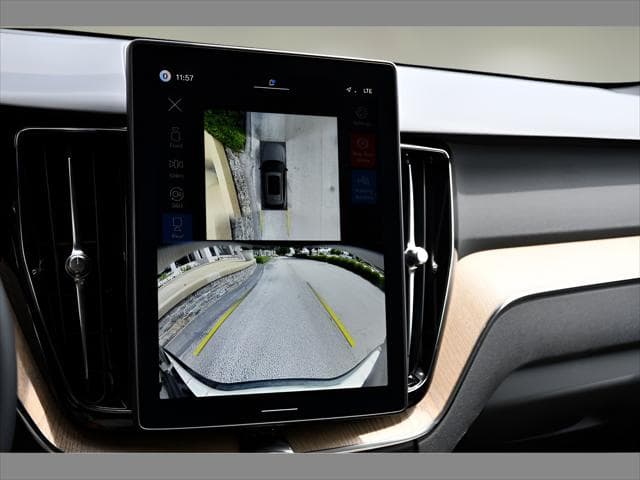2026 Volvo XC60 Plug-In Hybrid SUV in Onyx Black Metallic thumbnail 20