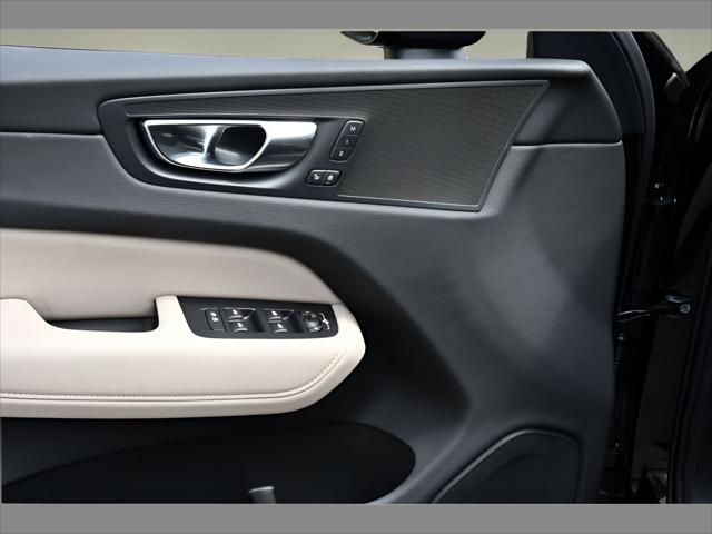 2026 Volvo XC60 Plug-In Hybrid SUV in Onyx Black Metallic thumbnail 26