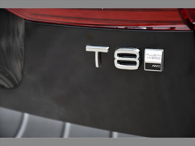 2026 Volvo XC60 Plug-In Hybrid SUV in Onyx Black Metallic thumbnail 28