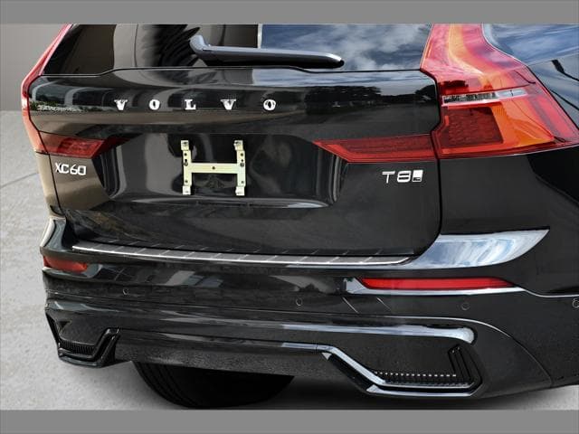 2026 Volvo XC60 Plug-In Hybrid SUV in Onyx Black Metallic thumbnail 29
