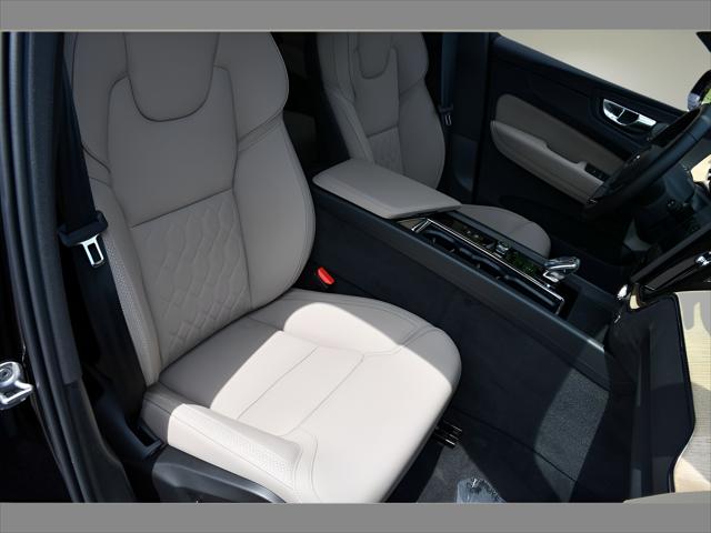 2026 Volvo XC60 Plug-In Hybrid SUV in Onyx Black Metallic thumbnail 31