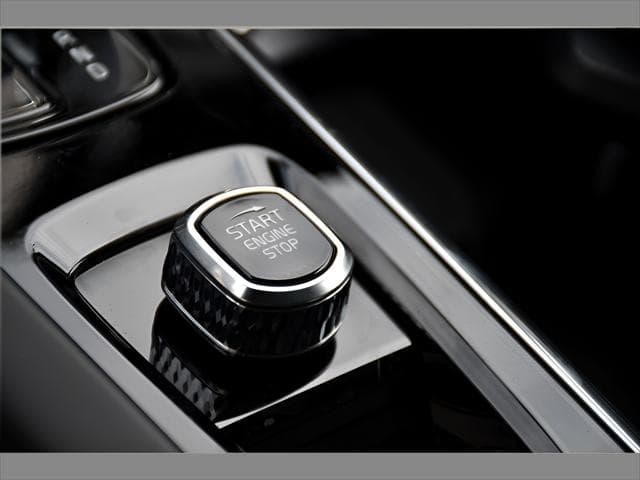 2026 Volvo XC60 Plug-In Hybrid SUV in Onyx Black Metallic thumbnail 37