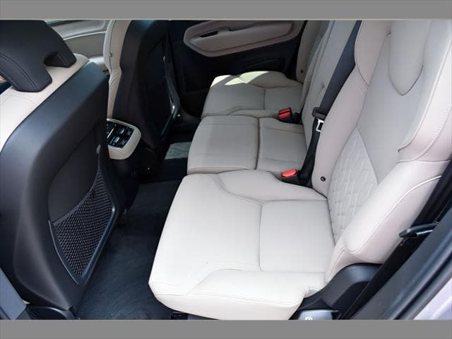 2026 Volvo XC90 SUV in Aurora Silver thumbnail 15