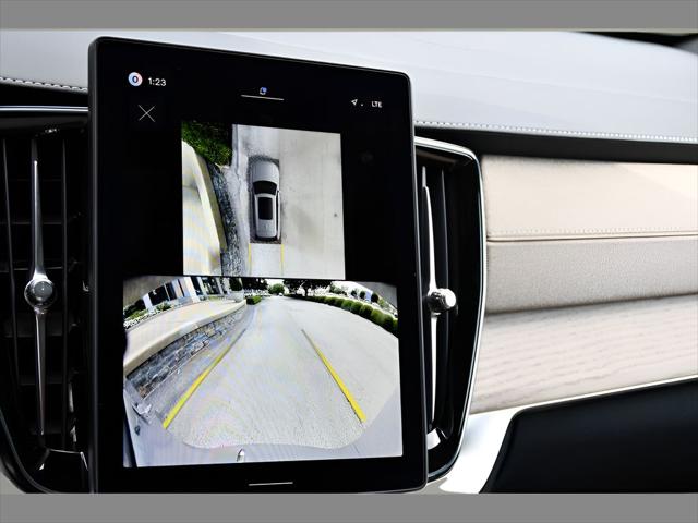 2026 Volvo XC90 SUV in Aurora Silver thumbnail 22