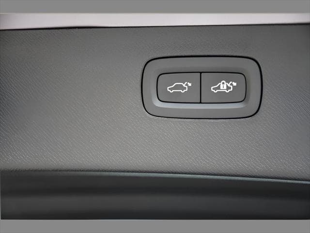 2026 Volvo XC90 SUV in Aurora Silver thumbnail 24