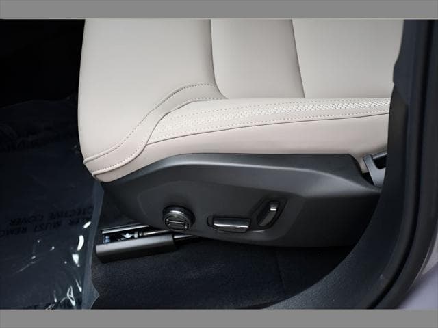 2026 Volvo XC90 SUV in Aurora Silver thumbnail 33