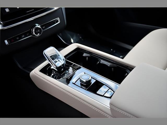 2026 Volvo XC90 SUV in Aurora Silver thumbnail 35