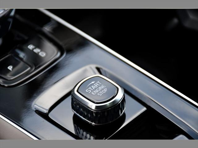 2026 Volvo XC90 SUV in Aurora Silver thumbnail 36