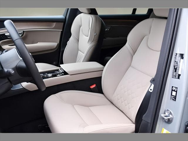 2026 Volvo XC90 SUV in Vapour Grey Metallic thumbnail 13