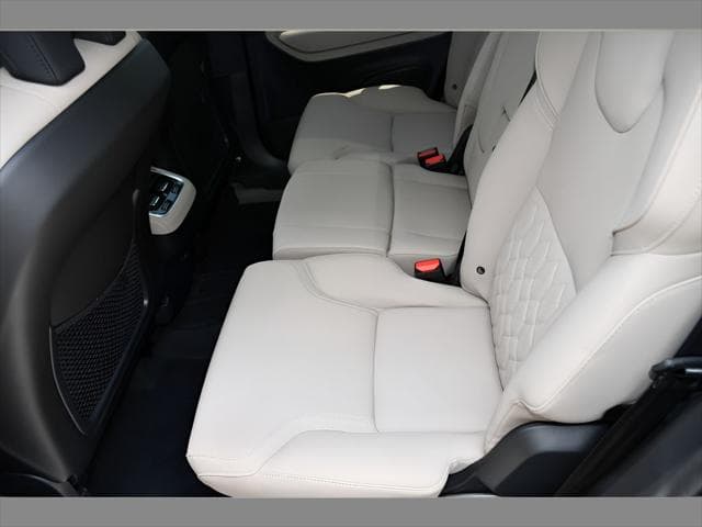 2026 Volvo XC90 SUV in Vapour Grey Metallic thumbnail 15