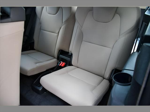 2026 Volvo XC90 SUV in Vapour Grey Metallic thumbnail 16