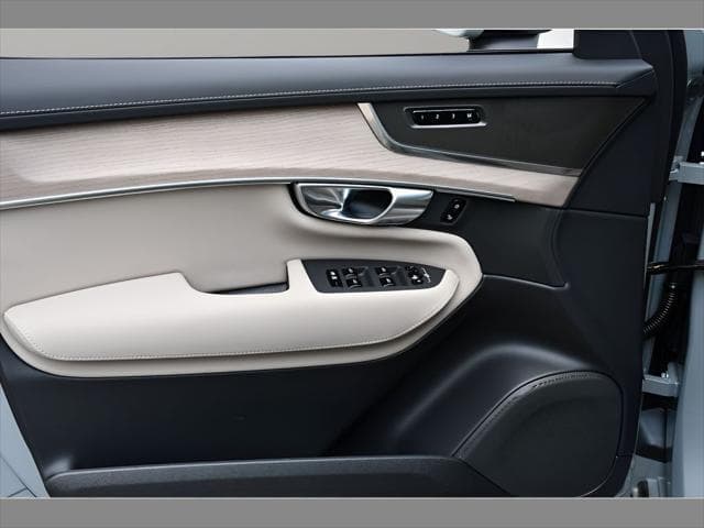2026 Volvo XC90 SUV in Vapour Grey Metallic thumbnail 28