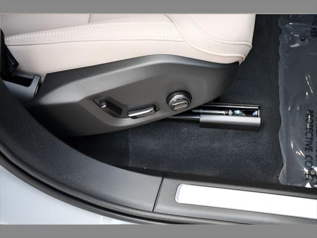 2026 Volvo XC90 SUV in Vapour Grey Metallic thumbnail 32