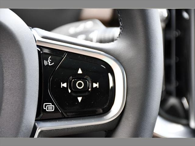 2026 Volvo XC90 SUV in Vapour Grey Metallic thumbnail 35