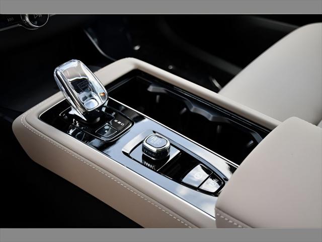 2026 Volvo XC90 SUV in Vapour Grey Metallic thumbnail 36