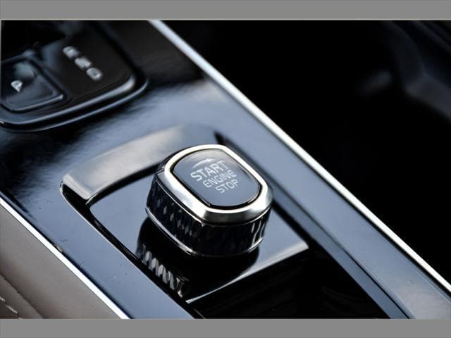 2026 Volvo XC90 SUV in Vapour Grey Metallic thumbnail 37