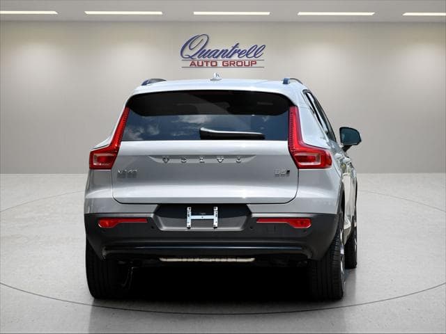 2026 Volvo XC40 SUV in Vapour Grey Metallic thumbnail 5