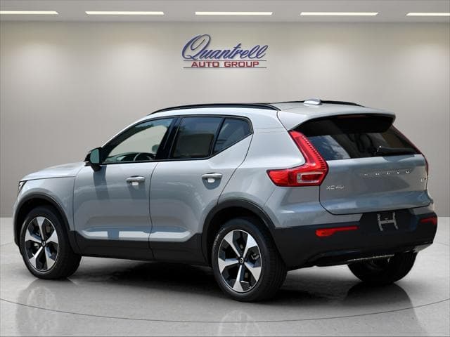 2026 Volvo XC40 SUV in Vapour Grey Metallic thumbnail 6