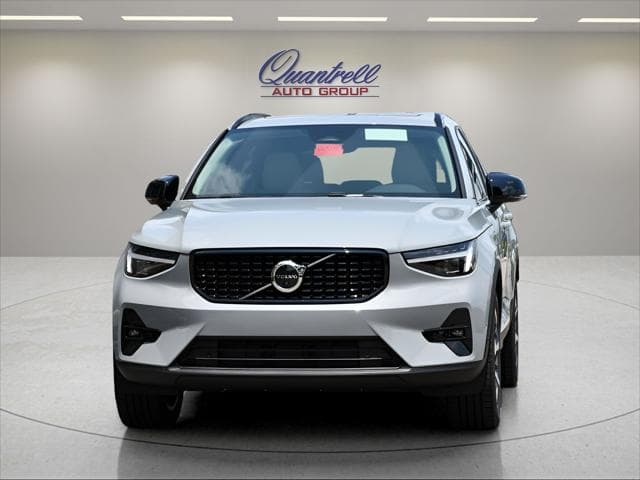 2026 Volvo XC40 SUV in Vapour Grey Metallic thumbnail 9
