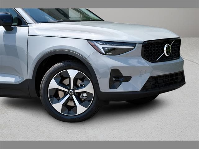 2026 Volvo XC40 SUV in Vapour Grey Metallic thumbnail 10