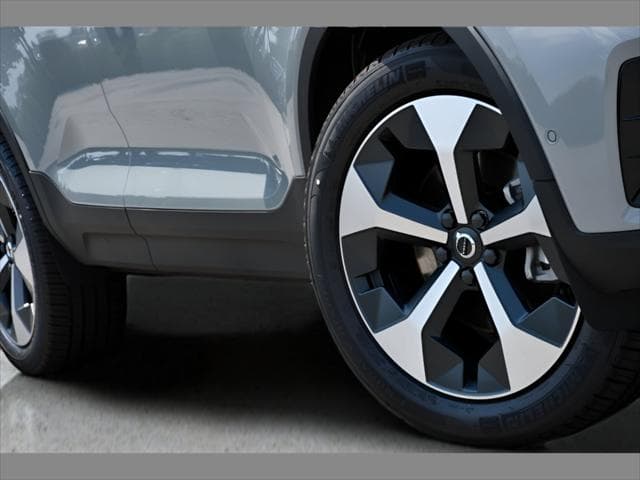 2026 Volvo XC40 SUV in Vapour Grey Metallic thumbnail 11