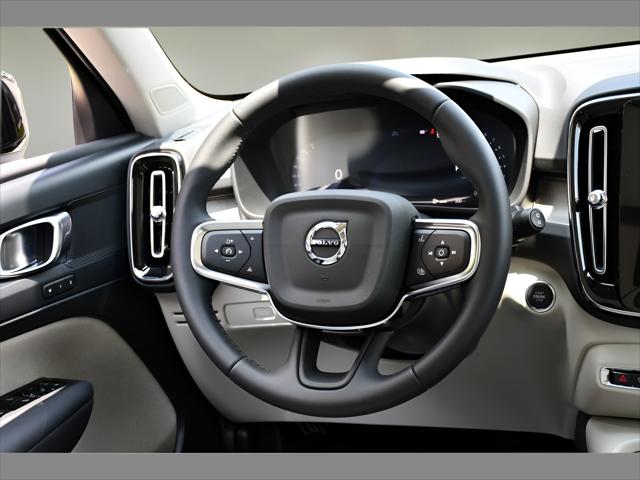 2026 Volvo XC40 SUV in Vapour Grey Metallic thumbnail 15