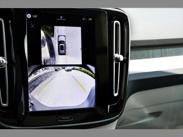 2026 Volvo XC40 SUV in Vapour Grey Metallic thumbnail 18