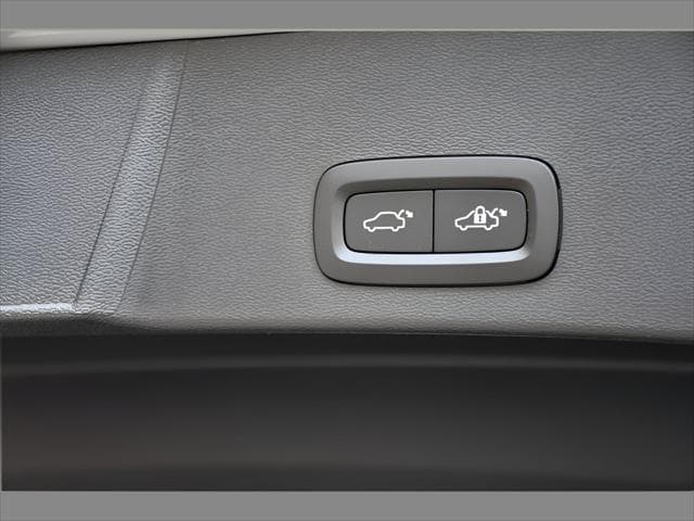 2026 Volvo XC40 SUV in Vapour Grey Metallic thumbnail 21