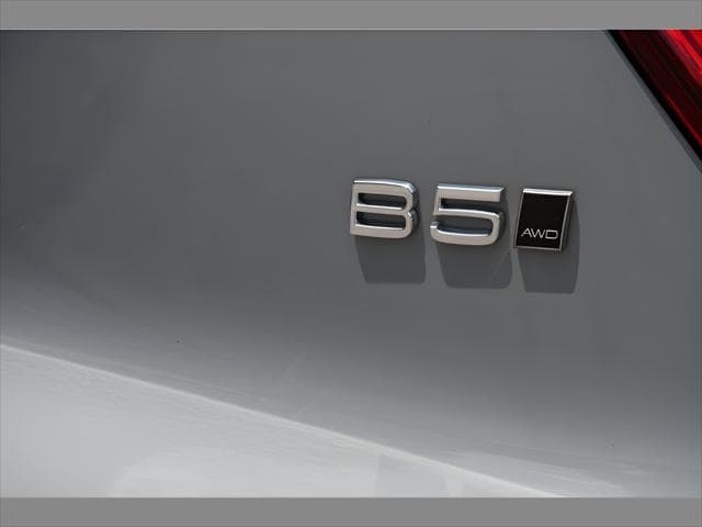 2026 Volvo XC40 SUV in Vapour Grey Metallic thumbnail 25