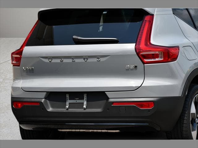 2026 Volvo XC40 SUV in Vapour Grey Metallic thumbnail 26