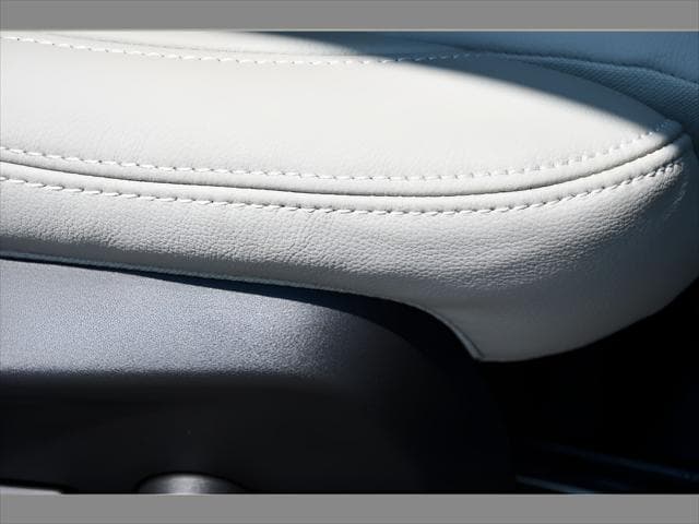 2026 Volvo XC40 SUV in Vapour Grey Metallic thumbnail 31