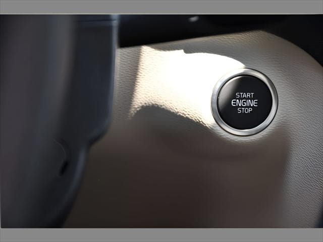 2026 Volvo XC40 SUV in Vapour Grey Metallic thumbnail 34