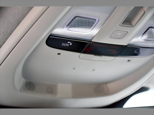 2026 Volvo XC40 SUV in Vapour Grey Metallic thumbnail 37