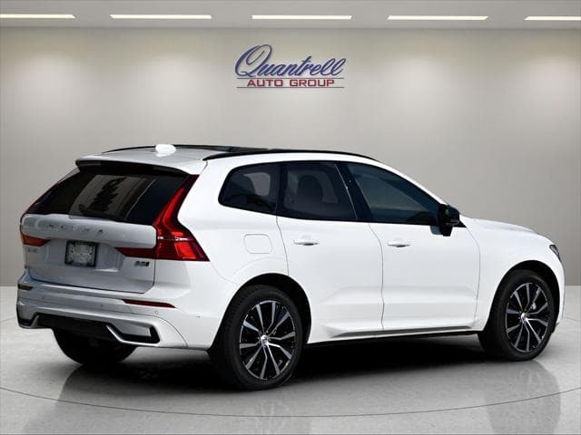2025 Volvo XC60 SUV in Crystal White Metallic thumbnail 4