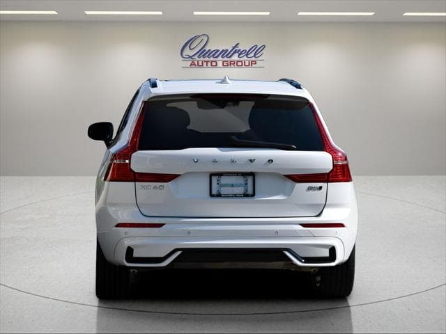 2025 Volvo XC60 SUV in Crystal White Metallic thumbnail 5