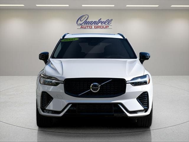 2025 Volvo XC60 SUV in Crystal White Metallic thumbnail 9