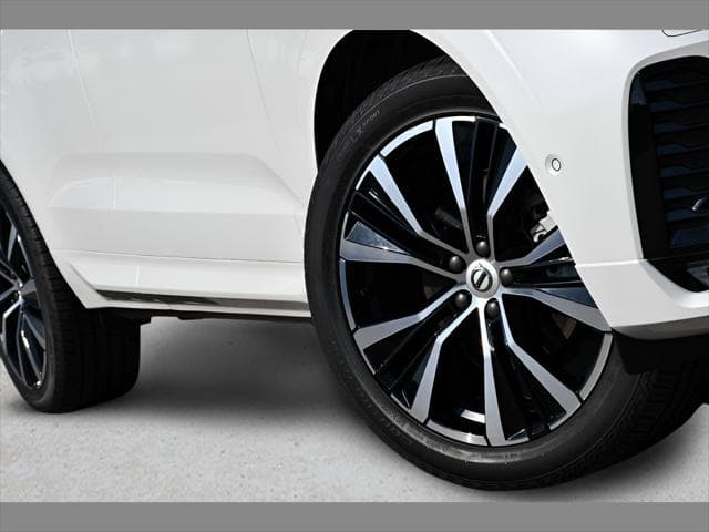 2025 Volvo XC60 SUV in Crystal White Metallic thumbnail 10