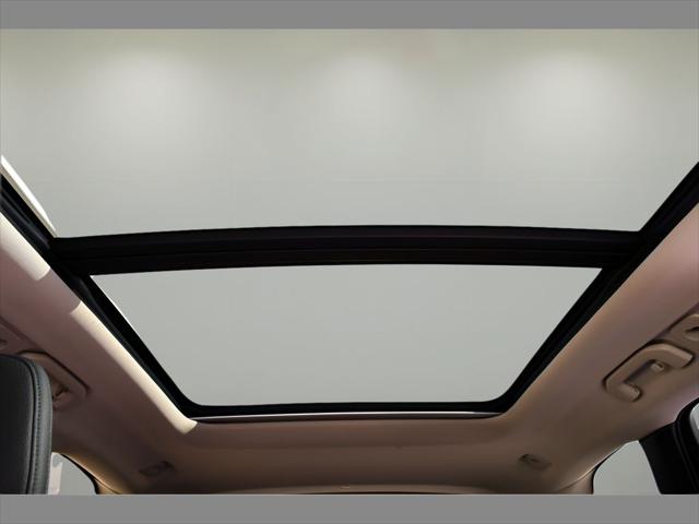 2025 Volvo XC60 SUV in Crystal White Metallic thumbnail 14