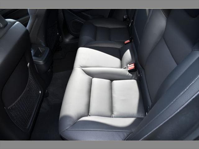 2025 Volvo XC60 SUV in Crystal White Metallic thumbnail 15