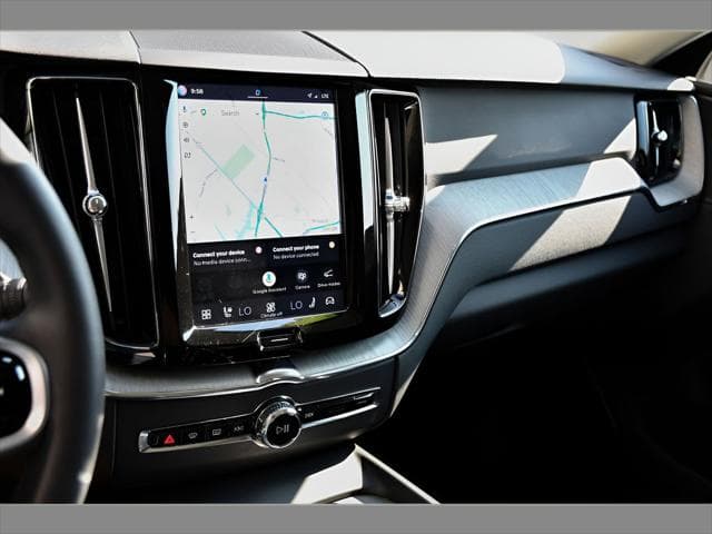 2025 Volvo XC60 SUV in Crystal White Metallic thumbnail 19