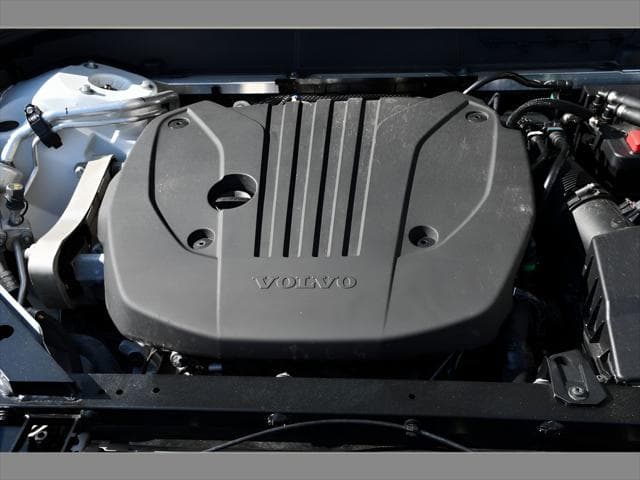 2025 Volvo XC60 SUV in Crystal White Metallic thumbnail 25